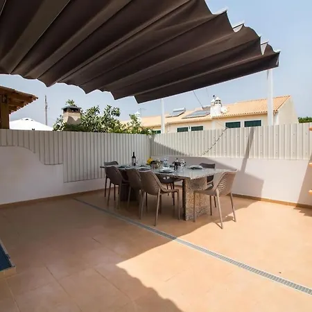 Villa Magnolia O House - Pool View & Privat Garden & Garage Albufeira